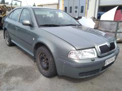 Skoda Octavia 1.6 4D Hatchback -01