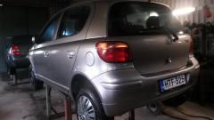 Toyota Yaris 1,3 -05 ruskea 5-ov hb