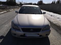 Lexus IS200 2.0 sedan -04