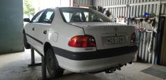 Toyota Avensis 1.6 -98 sedan valkoinen