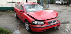 Volvo V70 II -03 2.4Di automaatti punainen