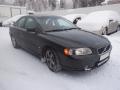 Kuva 2: Volvo S60 4D Sedan 2.4i MT5 Momentum 2005