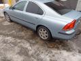 Kuva 2: Volvo S60 2.4 140hv 2001