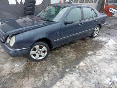 Mercedes-Benz E 230
