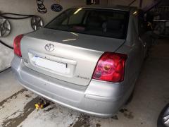 Toyota Avensis 2.0 sedan -06