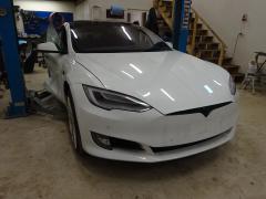 Tesla Model S P90D -16