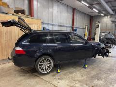 Bmw E61 535d LCI musta