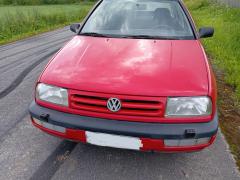 Volkswagen Vento 1.8 -95
