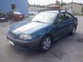 Kuva 2: Toyota Avensis T22 Pre-Facelift 4D Sedan 1.6i MT5 Terra 1998