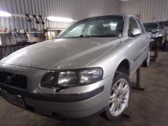 Volvo S60 2,4 di -02 hopea