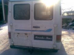 Mercedes-Benz 100