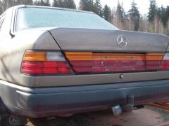 Mercedes-Benz 230E -89