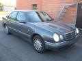 Kuva 2: Mercedes-Benz E220D -97 sedan   1997