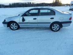 Toyota Avensis 1.6 sed. -98