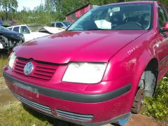 Volkswagen Bora 2,0 -02 sininen