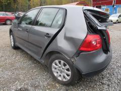 Volkswagen Golf V 1.6i 8V 5/HB