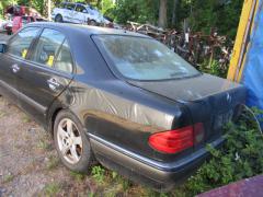 Mercedes-Benz E 300DT  sedan -98