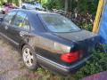 Kuva 3: Mercedes-Benz E 300DT  sedan -98 1998