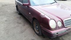 Mercedes-Benz E S210