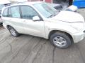 Kuva 3: Toyota Rav 4 (II)  2.0 VVTi 4WD Maasturi 2000