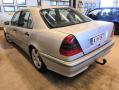 Kuva 3: Mercedes-Benz C 180 1.8i 4D sedan -97 1997