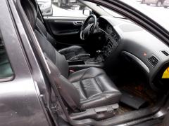 Volvo V70 5D STW 2.5T A/T