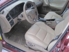 Volvo V70 2,5 T 4X4 AUT. -07 PUNAINEN