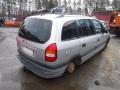 Kuva 3: Opel Zafira A 5D MPV 7-H. 1.6i MT5 Comfort Pre-Facelift 2002