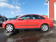 Volvo S40 2.4bensa punainen sedan