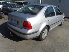 VW Bora 4D Sedan 1.6i 16V MT5