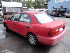 Mazda 323 Familia BA 4D Sedan 1.8i MT5