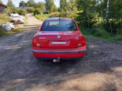 Volkswagen Passat 1,8 sedan -98
