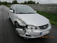 Toyota Avensis 1.8 VVT-i sedan -03