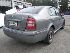 Skoda Octavia 1.6 4D Hatchback -01