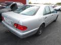 Kuva 3: Mercedes-Benz  E-SARJA (W210) E 240 (210.061) 1999 170hv 1999