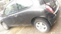 Kuva 3: Nissan Micra 1,2 -06 musta 3-ov HB 2006