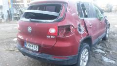 Volkswagen Tiguan 2,0 TDI -09  4motion punainen