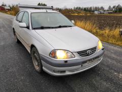 Toyota Avensis  1.8 VVT-i sedan -01