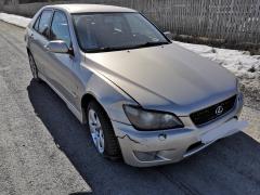 Lexus IS200 2.0 sedan -04