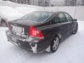 Kuva 3: Volvo S60 4D Sedan 2.4i MT5 Momentum 2005