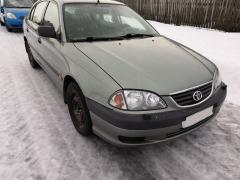 Toyota Avensis 1.6VVT-i sedan -01