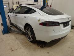 Tesla Model S P90D -16