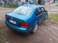 Volkswagen Bora 1,6 -00 sininen