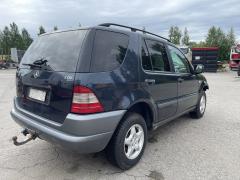 Mercedes-Benz 5D ML270 KOMBI CDI AUTOMATIC-5-163113-4X4/282 / -00vm