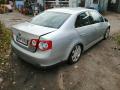 Kuva 3: Volkswagen Jetta -06 2.0TDI hopea  2006