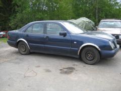 Mercedes-Benz E 200 220D sedan
