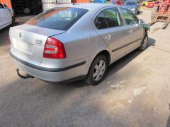 Skoda Octavia II 1.6i 8V 5/HB