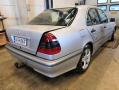 Kuva 4: Mercedes-Benz C 180 1.8i 4D sedan -97 1997