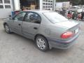 Kuva 4: Toyota Avensis 1.6 4D -00 sedan britti 2000