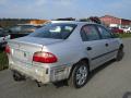 Kuva 4: Toyota Avensis 1.6 VVT-i sed. -01  2001